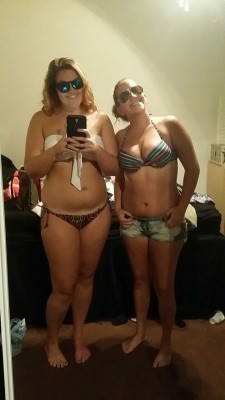 faellil:  Heading to the pool in these little bathing suit bottoms but I can’t help it because I like how my little belly looks ;)