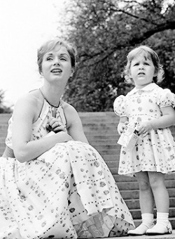 fycarriefisher:  “People used to call her ‘Debbie Reynolds’ daughter’, now they call me ‘Princess Leia’s mother!’” – Debbie Reynolds  