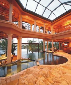 sweetestesthome:  Now that’s an indoor pool. Dream house 