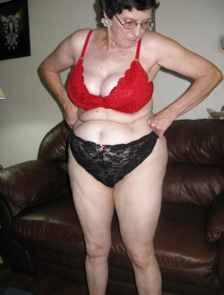 billwaintor: What a lovely body!  She may be of advancing years but wow!