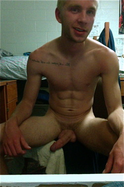 northboy4play:  &lt;3 those low-hangers #BendMeOver 