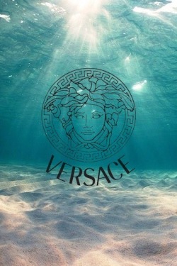 Iaintjudgin:  Versace, Versace, My Brother King Trell He In A Ferrari
