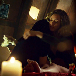 tatasmaslany:  never getting over how Cosima’s head was already on Delphine’s shoulder 