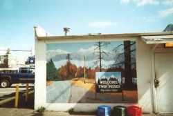 louiswaggadocio:  unculturedmag:  Accidental Twin Peaks Pilgrimage (2012) In August of 2012, my mom took me along on a business trip to Seattle. She spent most of the day in meetings, so I was left alone to explore. I realized that the filming locations