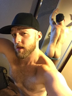 deviantotter:  Drunk in my hotel room at Southern Decadence 🍺🍺🍺🍺🍺