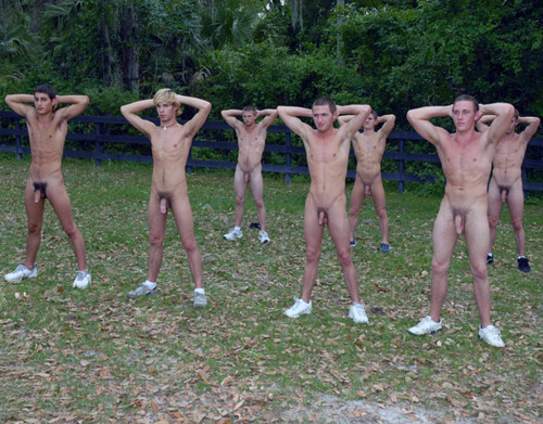 watchingmen:  Field of dreams Please follow these blogs! - candid♂male | cutguys♂only | athletes♂jocks | swimmers♂divers | watching♂men | missionary♂men      (via TumbleOn)