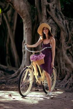 prettygirlsridingbicycles:  Bangkok Cycle