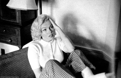 XXX infinitemarilynmonroe:  Marilyn Monroe photographed photo