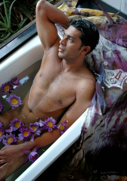 easternmale:  Nude indian male bath