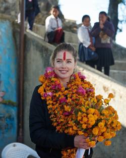 For my Dutchies: Afgelopen week bezocht ik projecten van @dance4lifenl in Nepal. Heftig hoe veel jonge meisjes daar op heel jonge leeftijd worden uitgehuwelijkt. Kijk vanavond om 23.00 naar het verslag van mijn reis op RTL 4. by doutzen
