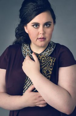 bloodybrilliannt:  wtfplus:  i’ve posted in the past about how poorly fat american celebrities are styled in magazines, for award shows, on their tv shows/in their movies, etc. and i have to say that sharon rooney (star of ‘my mad fat diary,’ which