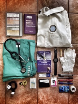 34thandnow:  Everyday Carry: Med School Edition