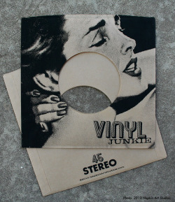 classicwaxxx:  Classic Waxxx parent company, Napkin Art Studios, has released the third design in its line of custom printed 45 record sleeves. “Vinyl Junkie” sums it all up for us. Spice up your singles collection with these bitchin’ 45 sleeves,