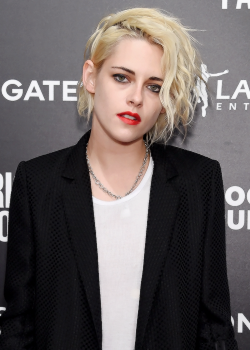 kristensource:    Kristen Stewart attends a screening of ‘American Pastoral’ hosted  by Lionsgate, Lakeshore Entertainment and Bloomberg Pursuits on October 19, 2016 in New York City   