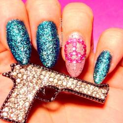 limecrime:  So dope! vanillia_2607 used Zodiac Glitter in Cancer to make these danger claws. 