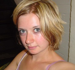hairy-teeners:  Hairy 18yo Beatrice selfies