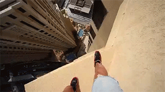 viejospellejos:  sizvideos:  Jumping from window ledge to window ledgeVideo  Mira, Javi!