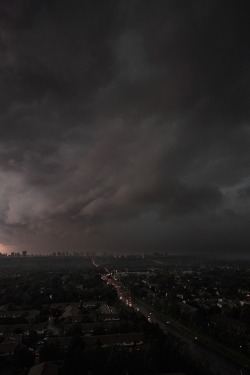 r2&ndash;d2:  Storm Moving South Into Toronto by (scott3eh) 