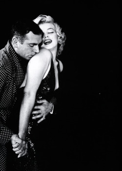 the-town-bicycle:   laurasaxby-deactivated20171112:  Marilyn Monroe and Laurence Olivier in a promotional photograph for The Prince and the Showgirl (1957)     Ƭß❥   