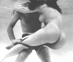 Swim Naked  vivipiuomeno:  Eve Meyer 