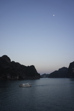 The beautiful moonlight over Halong bay http://fascination-st.tumblr.com/