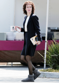 fionagoddess: Sarah Paulson spotted on the set of American Crime Story (July 14, 2015).