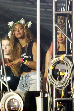 beyoncefashionstyle:      Beyoncé &amp; Nicki Minaj watching Drake’s performance at Coachella - April 19   