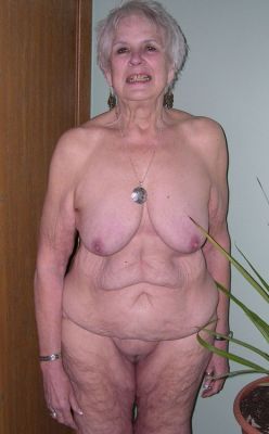 tg530:  homemademayo:  Why do I find the ravages of time on the body of a granny so fucking hot? Â I donâ€™t know but Iâ€™m glad I discovered my lust for grannies! Look at that wrinkly muffin top â€“ holy fucking shit I want to grope her!  another example
