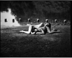 redyourblues:  A raw negative scan of a previously posted lith print of Kyotocat and Elle Peril by the lake in Tiergarden, Berlin.