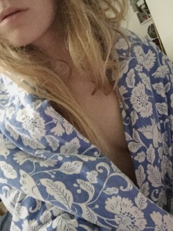 Tea-And-Sweater:   Hiding In The Bed Kind Of Day 