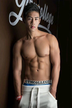 #GYMCOLLEGE always know how to choose their Asian hunks well =)