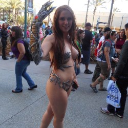 hotcosplaychicks:  theflyingbassist:  WitchBlade at WonderCon #wondercon #wondercon2014 #cosplay #anime #videogames #movies (at Wondercon 2014 - Anaheim Convention Center)  Darring Witchblade Cosplay