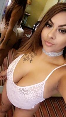 latinashunter:  Sexy Busty Thick Mami. Pt. 2! DAAAYUUMM!!!! 😍💕❤👌