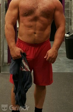 marriedandstraightthirst:  This alpha married daddy on Grindr. Yum.