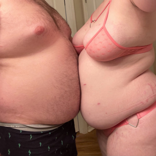 ffabellylover:My gut is getting pretty big 😅
