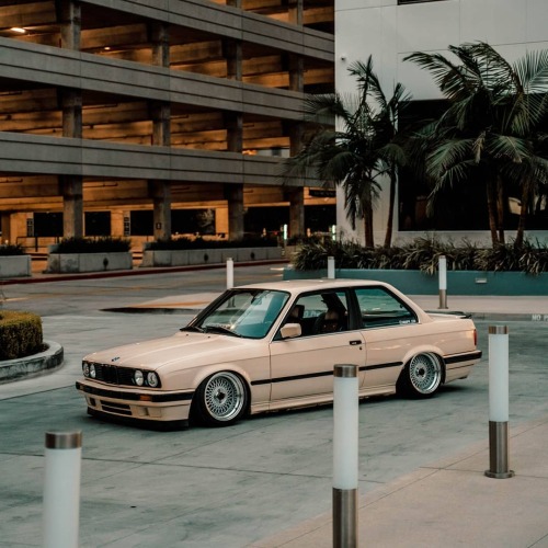 untouchvbles:  BMW 325I (E30)