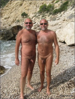 men-naked:  carson-bear:love BEAR 4 ever All my blogs | English FAQ | Deutsche FAQ  Reblog from juancho2014.