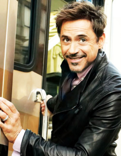 luvindowney:  My copy of GQ US with Robert Downey Jr. (If you want a HQ copy, I will upload it for you) 
