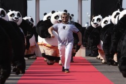 kuolema-hochrot:  chandeluresinsicily:  JACK BLACK IS LITERALLY LEADING AN ENTIRE ARMY OF PO COSTUMES HOW IS THIS PICTURE NOT ALL OVER TUMBLR  Jack Black in his habitat. 
