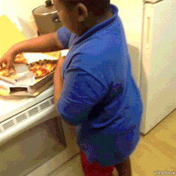 ruinedchildhood:  vinebox:  When moms bring home pizza  me 