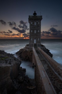 50bestphotos:  Le phare de Kermorvan par un soir d’automne… by fabricerobben http://ift.tt/1Ey1Z1O 