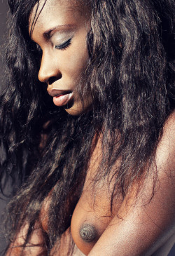 blackandsculptural:  blackandsculptural#ebony #ebonybodies #ebonybeauty #ebonynude #blackandsculptural #black woman #blackbeauty #gorgeous black # gorgeous ebony #mulatas #negras #escultural #belezanegra