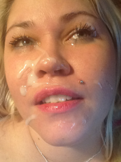 thelweaver67:  amiesplayground:  I love cum on my face!!!! And he Loves to cum on it! Reblog and like if you want more of me!   Nice pic  Nice