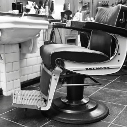 pallmallbarbers:  Retro Barbers chair #HappyFriday  