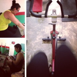 Motievaera ful cn ella.! Gym time!! @kiky0323 #gym #girl #dedication #bike #estacionaria #moments  (en Gimnasio UPR-Cayey)