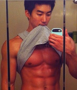 mega-aaaaaaa:  jongjongs2:  kkmn557:  Hot Korean Top. He has a big dick… Yummy  완벽하다!얼굴 몸 좆 어디 하나 흠잡을데가 없다!  Handsome man 好帥的男人 