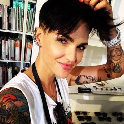 mistertez:  Kate Moennig/Ruby Rose ~ Is Stella the new Shane? After Ellen: The World’s New Obsession with “OITNB” star Ruby Rosehttp://www.afterellen.com/tv/437529-stella-new-shane-worlds-new-obsession-oitnb-star-ruby-rose