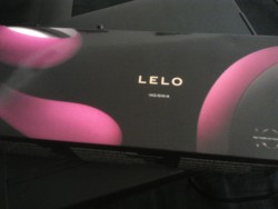 YAY IT CAME IN so here&rsquo;s a little tour of what comes in a Lelo Ida box Lelo always has really pretty and sleek packaging, with a thin outer box with a graphic of the toy on it, and a hard shell plain box underneath the toys are sunken in a velvet