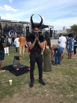 theblackelf: queeniecatart:  chiropteracompote:  uglydemeegod:  mouse-named-minerva:  Afropunk Festival 2017  Oh wow.    When are we getting married though  @theblackelf  this is so sick 