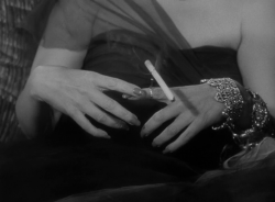 365filmsbyauroranocte:  Sunset Boulevard (Billy Wilder, 1950): hands 